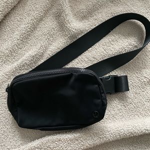 Lululemon Everywhere Belt Bag